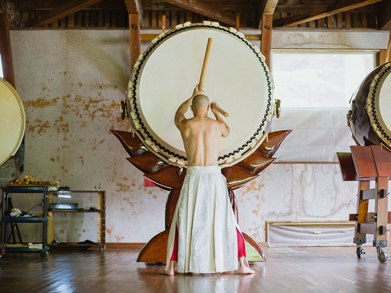 Artists look to the future "Artist support business to do their best"