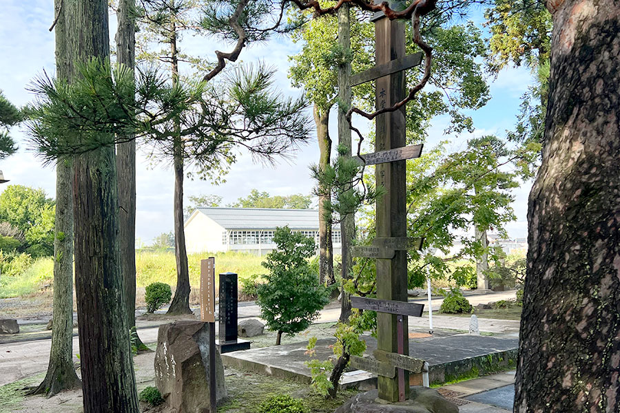 写真：妙笑寺にある千曲川大洪水水位標