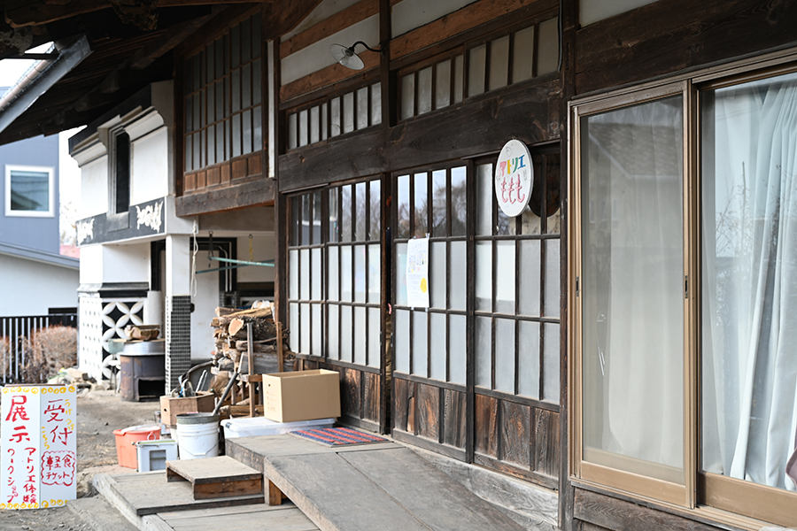 写真：自由な表現をはぐくむ「アトリエももも」の挑戦